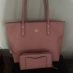SOLD‼️ Coach purse and wallet Vintage Pink